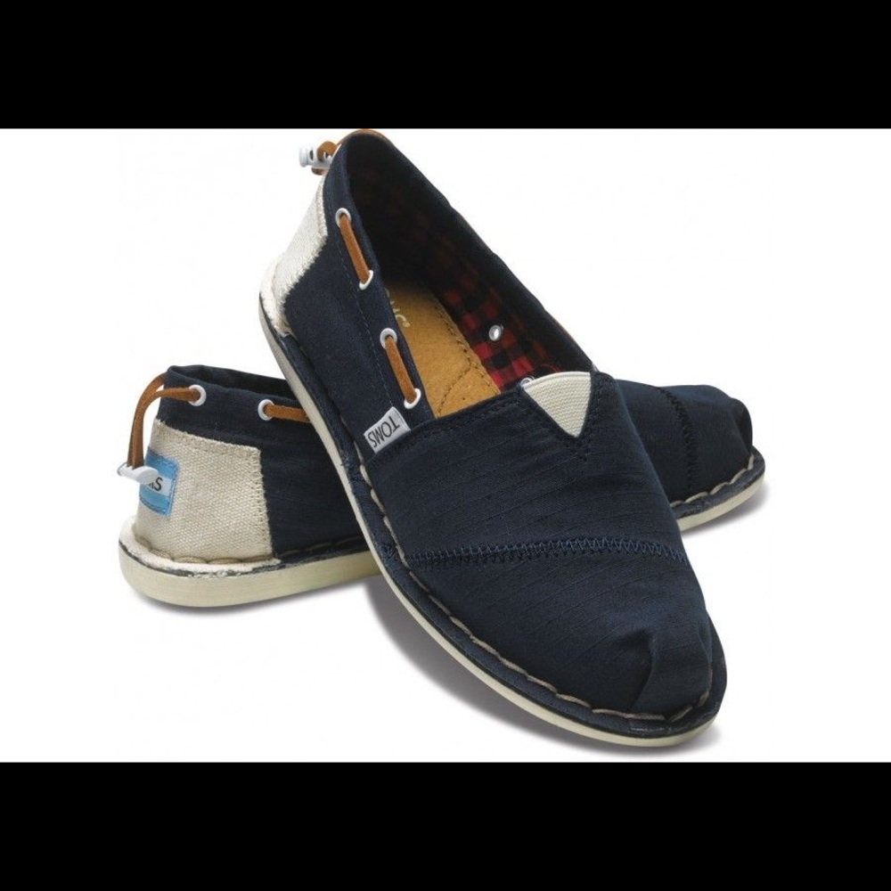 Sperry toms in navy